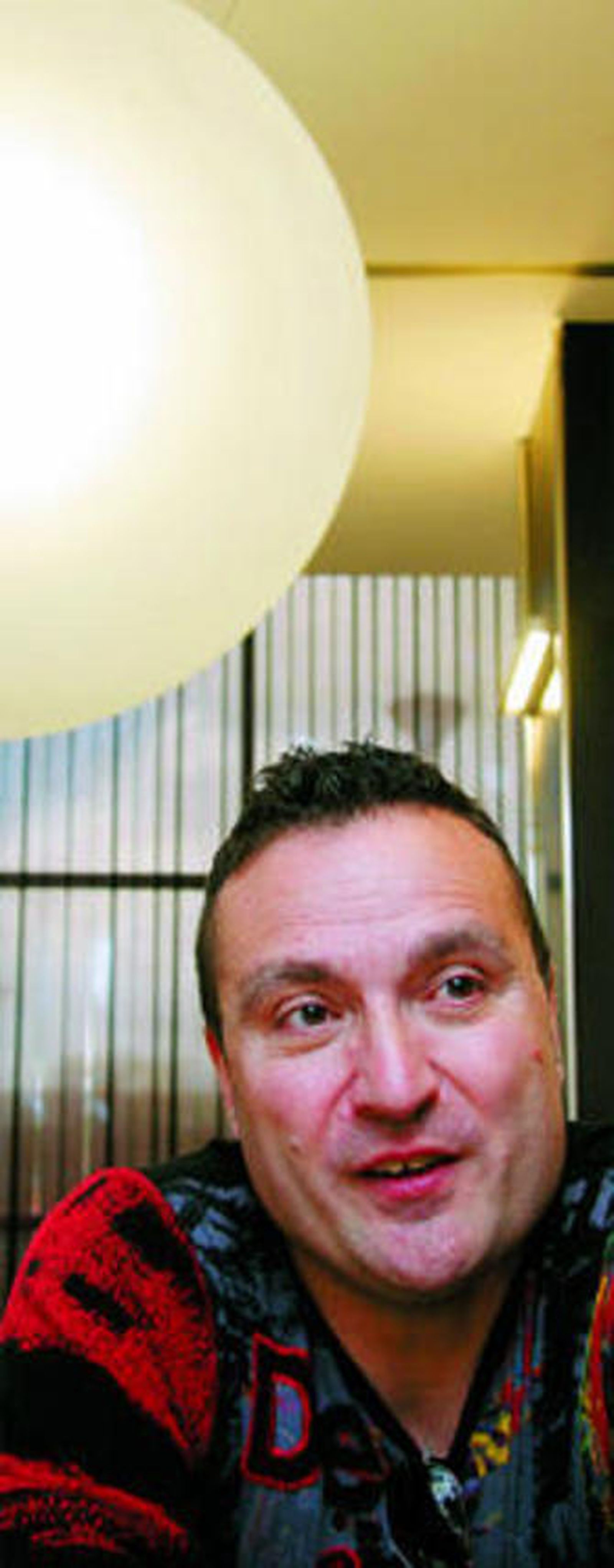 Carlos Marzal defiende la sencillez "en lo literario y lo vital".