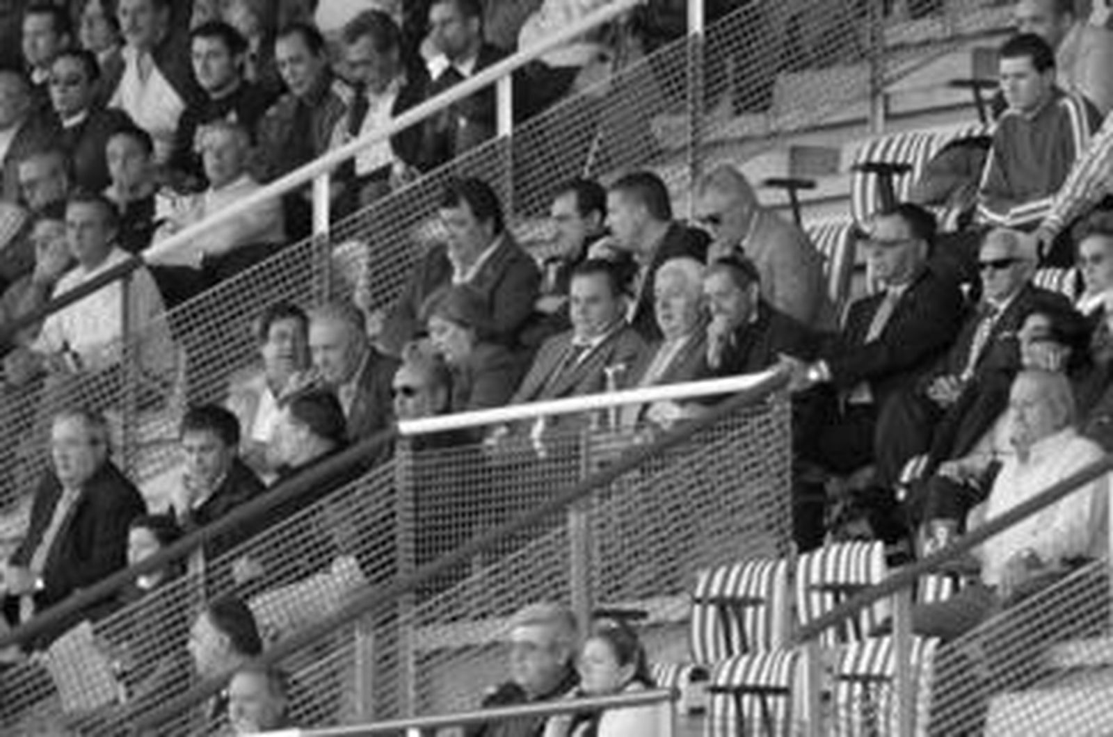 Una imagen del palco del Mirador, con Verdejo y Ríos Corbacho.