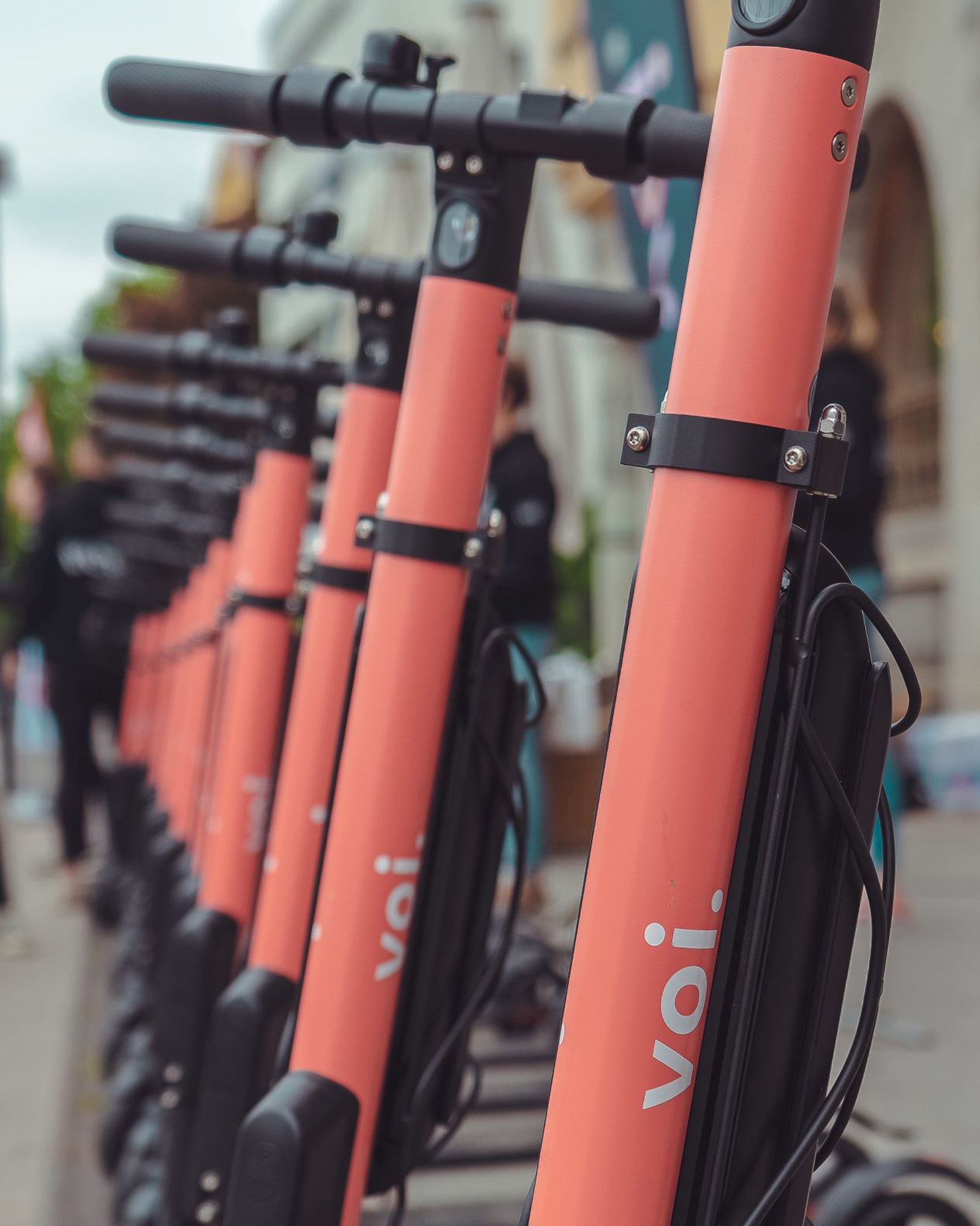 Patinetes de la empresa Voi.