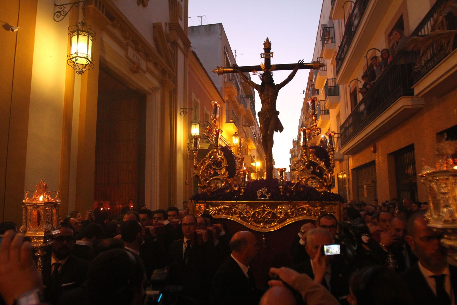 El Cristo de la Expiración preside el Vía Crucis del Consejo de Hermandades