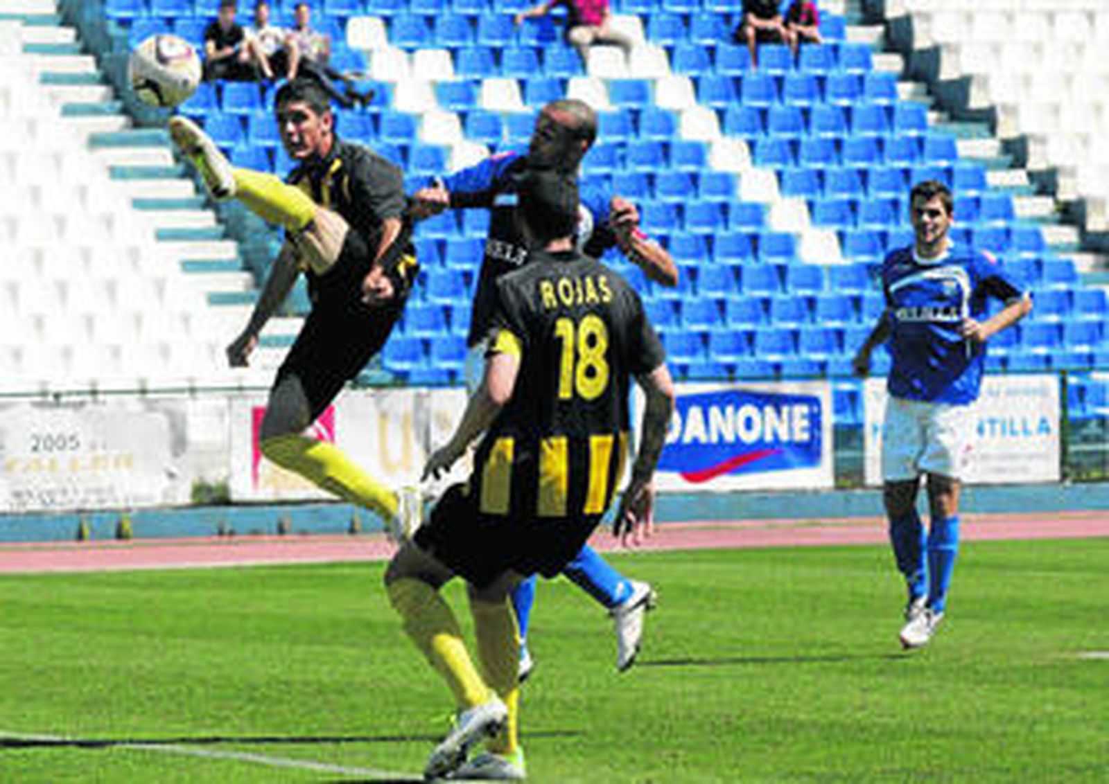 La derrota sufrida en Melilla ha trastocado las cuentas del equipo aurinegro. Ahora afronta el choque con el Melilla mucho más necesitado.