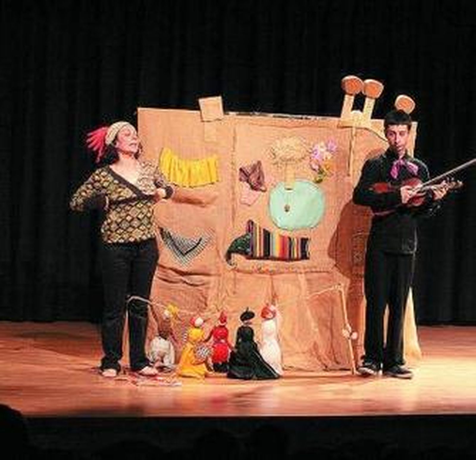 Escena del montaje 'Titirifauna' de Calamar Teatro.