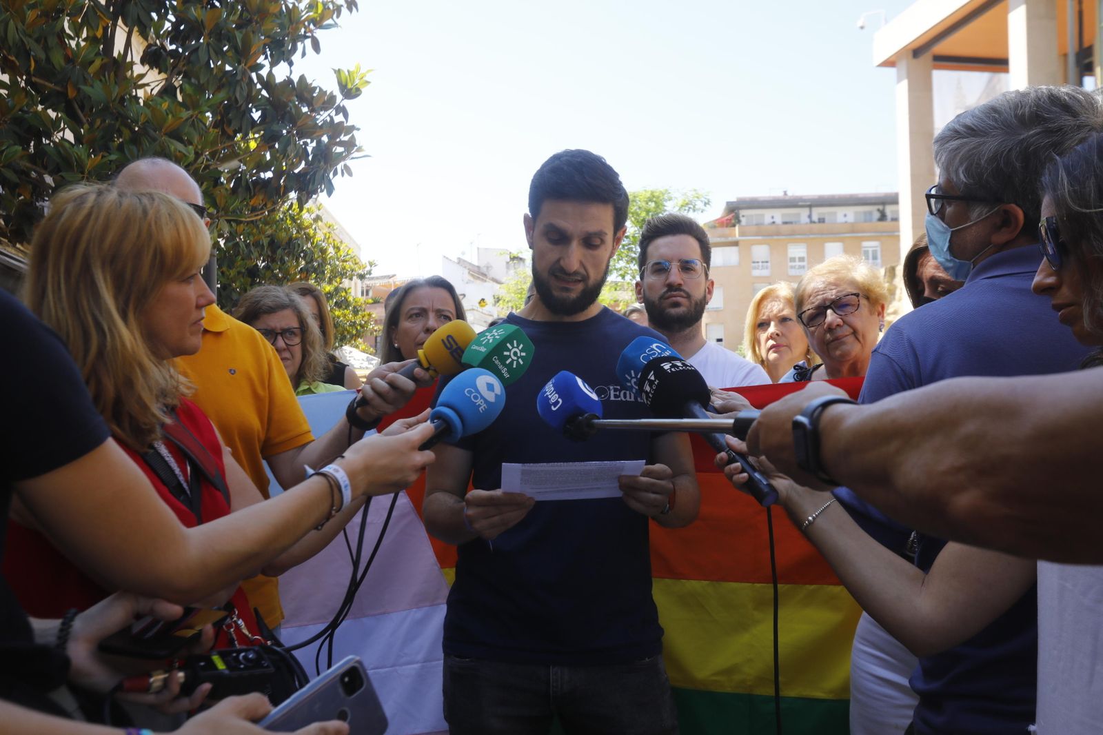 David Junquera lee el comunicado en Córdoba.