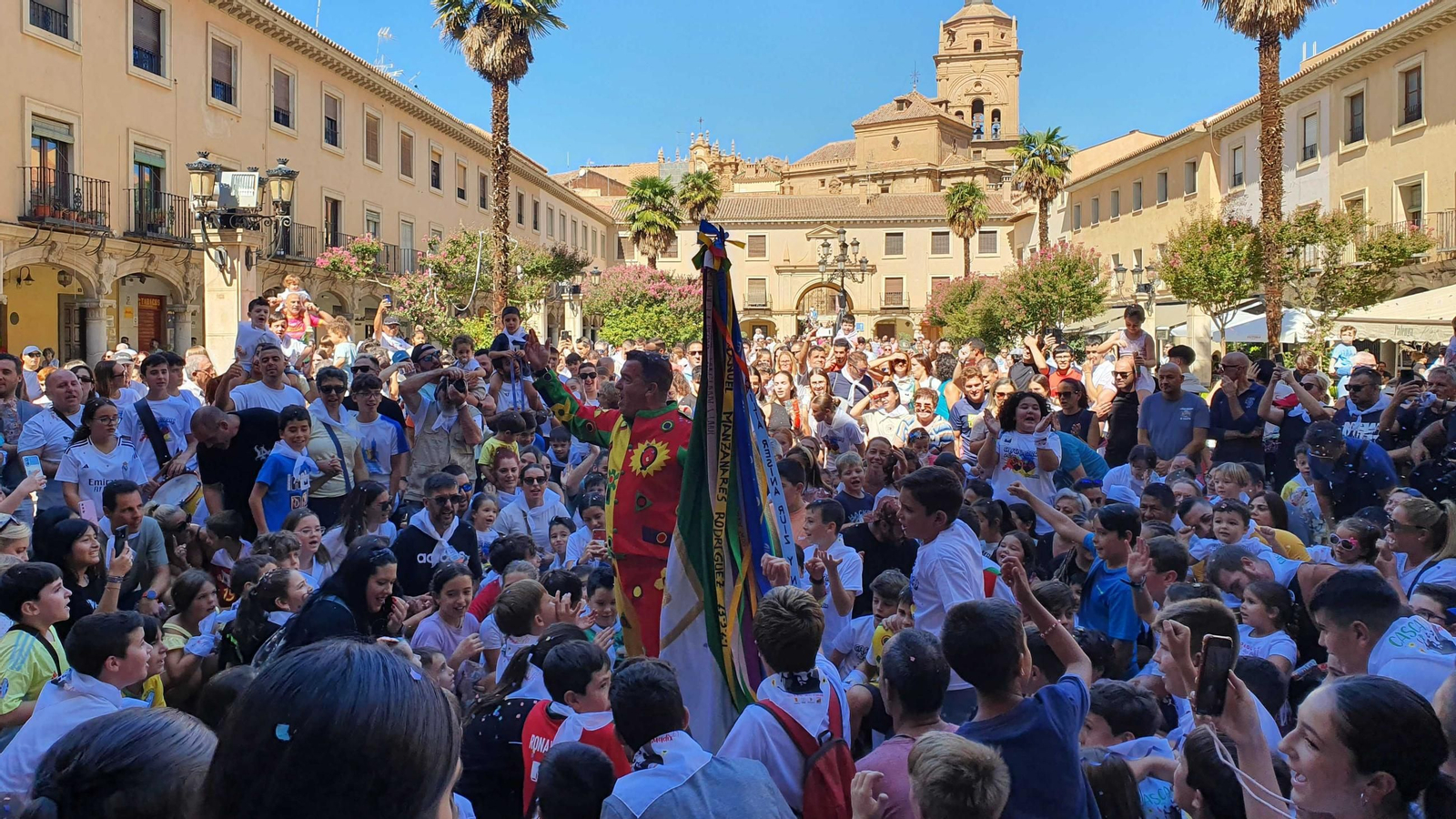 El Cascamorras Infantil 2024 congrega a los más pequeños en la Plaza Mayor de Guadix.