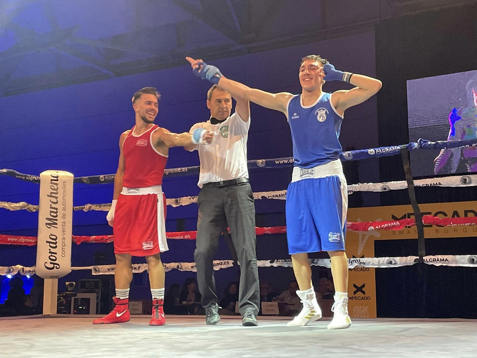 El boxeo enamora en una velada histórica en Jaén, en imágenes