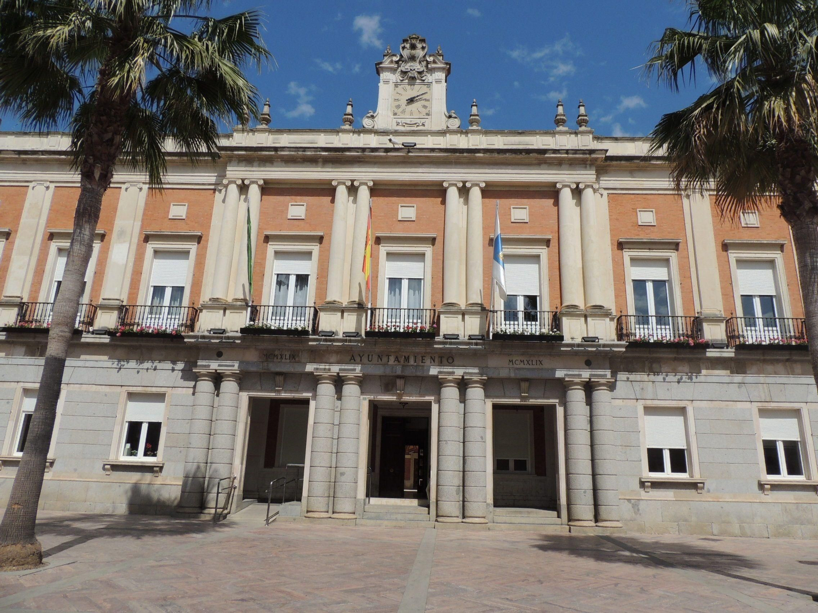 Fachada del Ayuntamiento de Huelva.