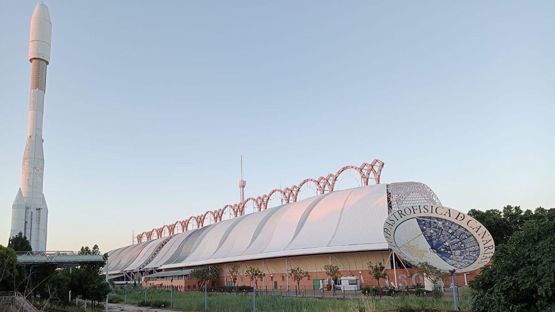 Legado Expo reclama protección para la réplica del cohete Ariane y la maqueta del Hispasat para evitar su "sustitución"