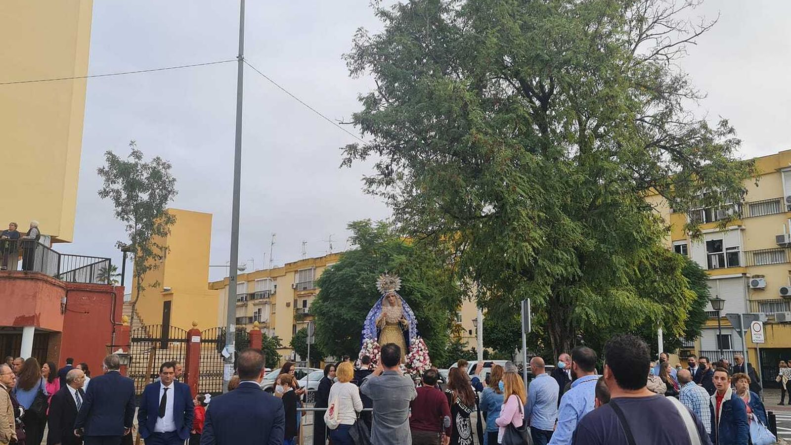 La Virgen de los Reyes de Amate esperaba al Señor en plena calle