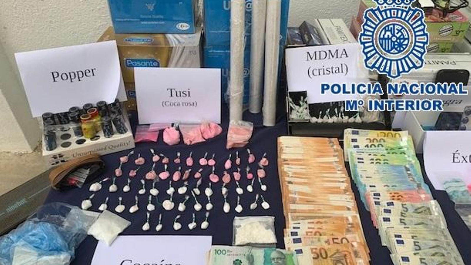 Todo lo incautado durante la operación policial.