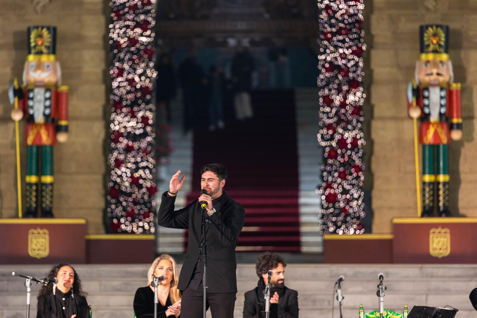 Doble sesión de zambombas navideñas en la plaza del Rey de San Fernando