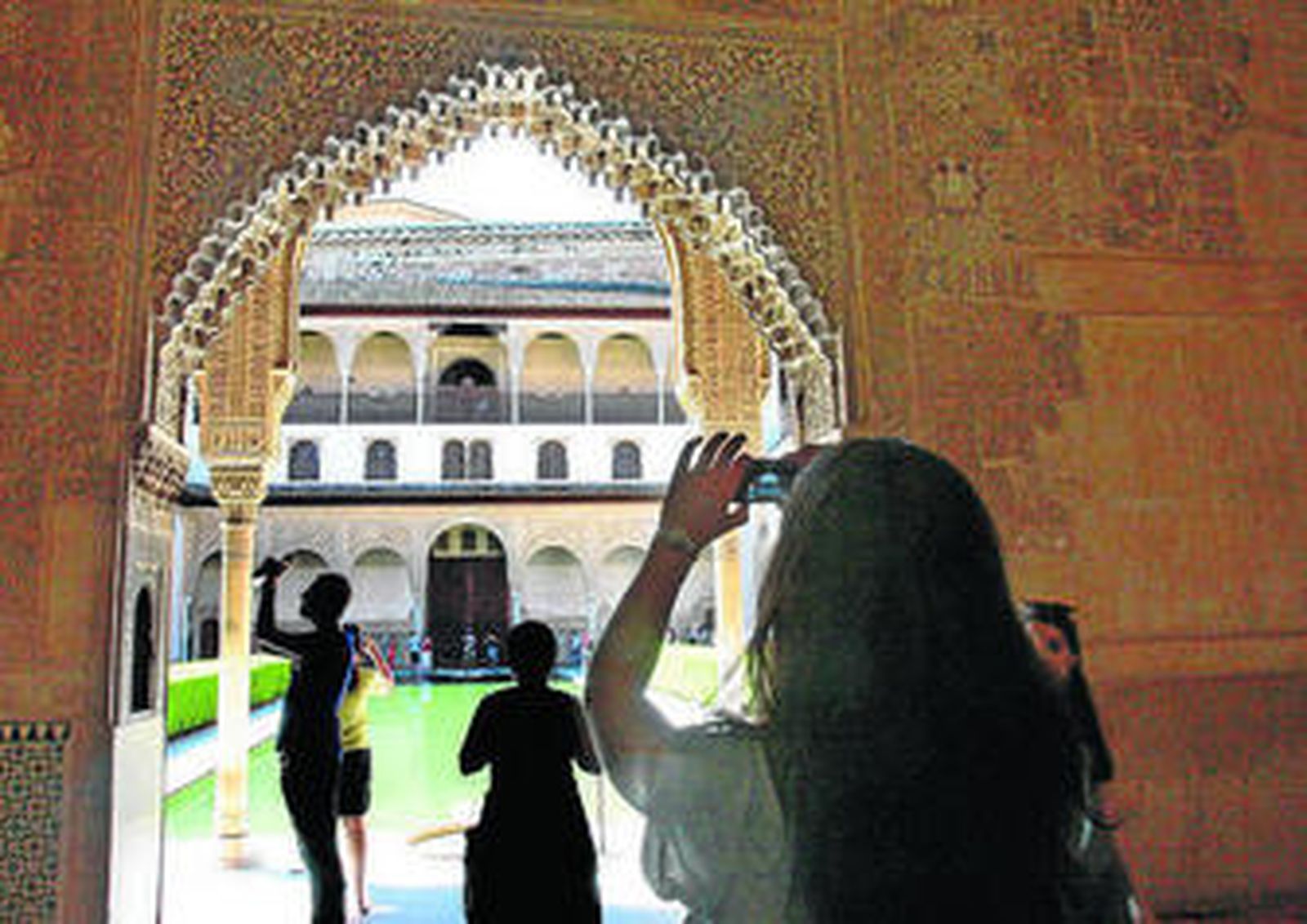 Turistas en la Alhambra.