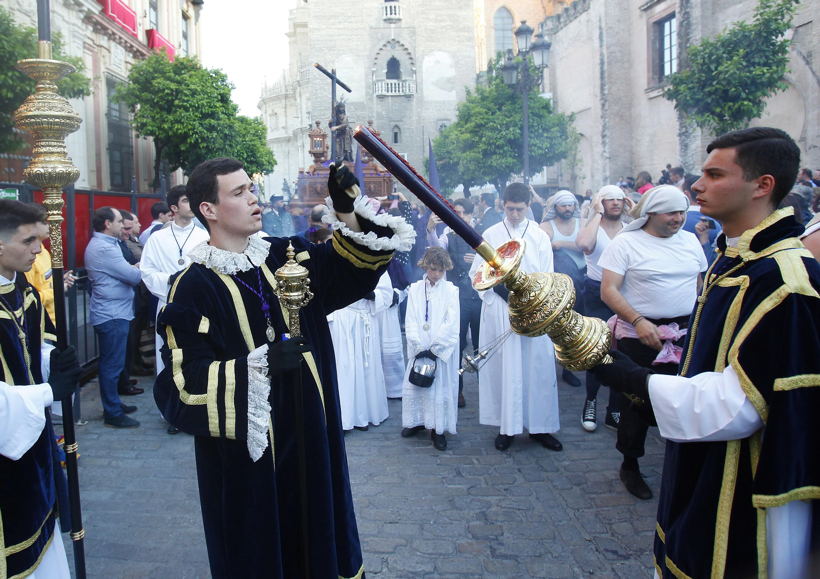 HERMANDAD DE LA CORONA