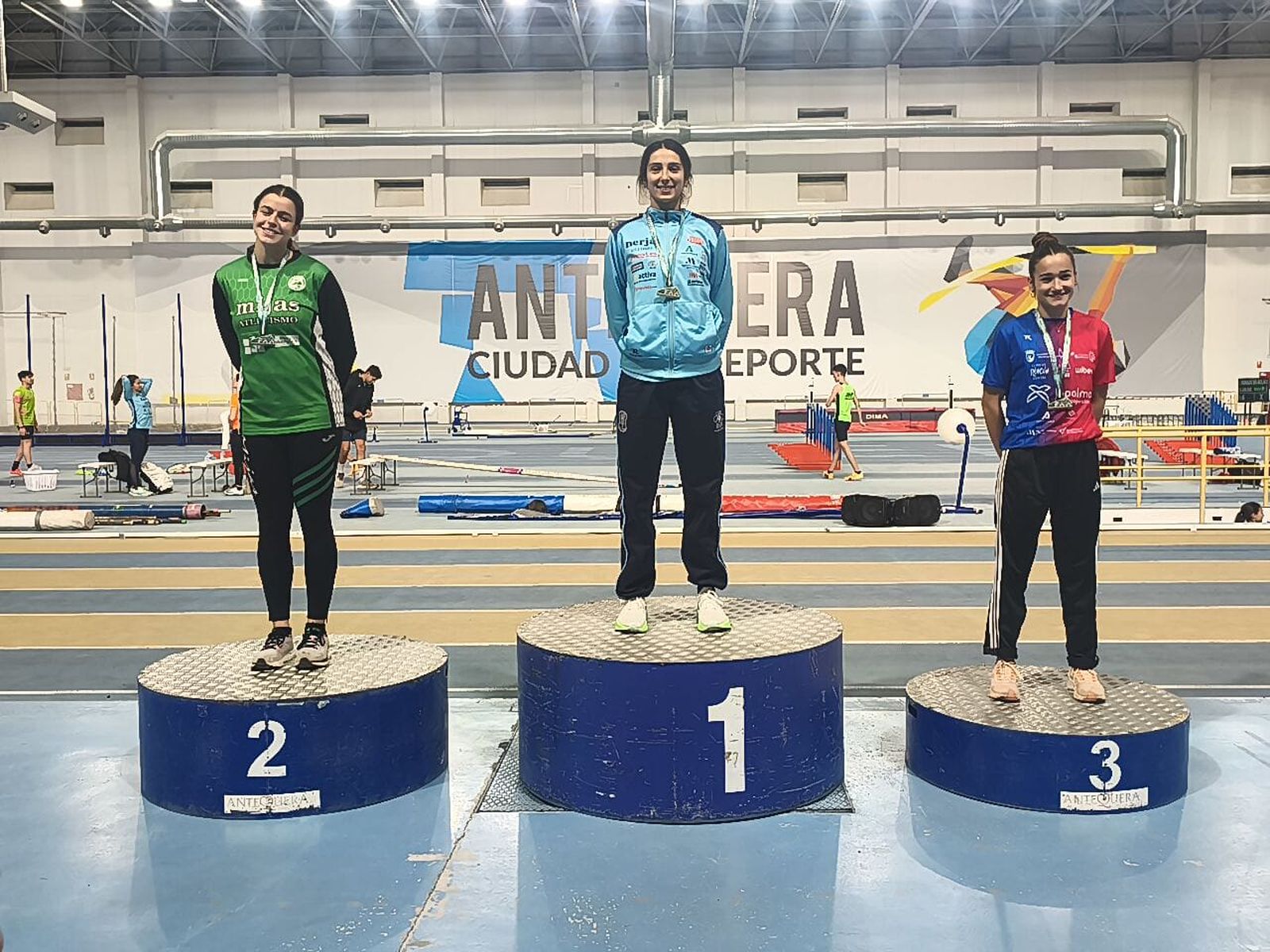La almeriense subida al primer cajón del podio tras hacerse con el oro en la localidad malagueña de Antequera.