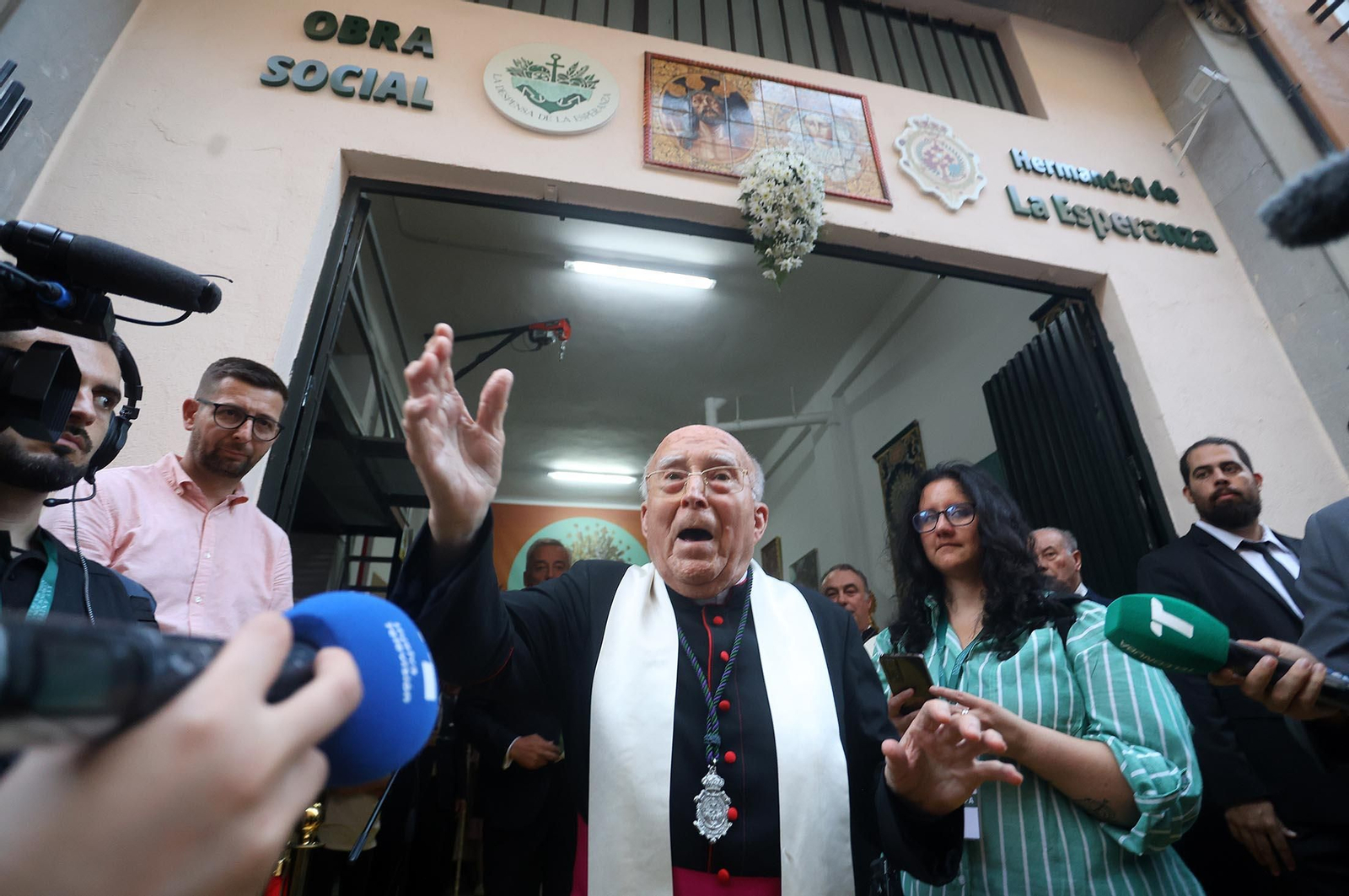Imágenes de la procesión extraordinaria de la Virgen de la Esperanza por las calles de Huelva