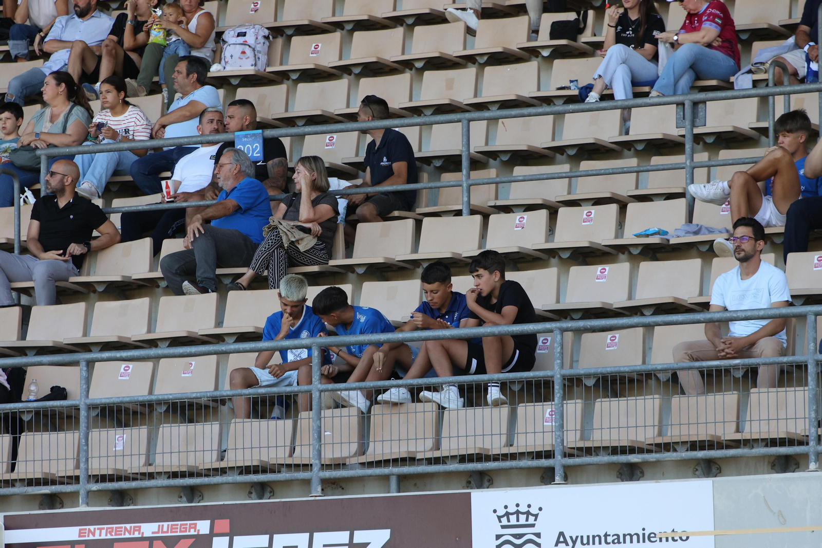 Búscate en el partido entre el Xerez DFC y Ceuta B en Chapín