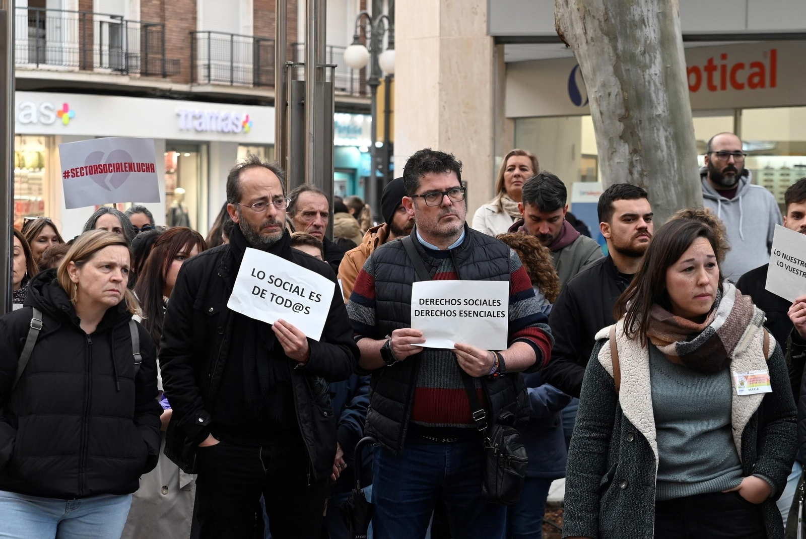 La concentración en Córdoba por la educadora social asesinada en Badajoz, en imágenes