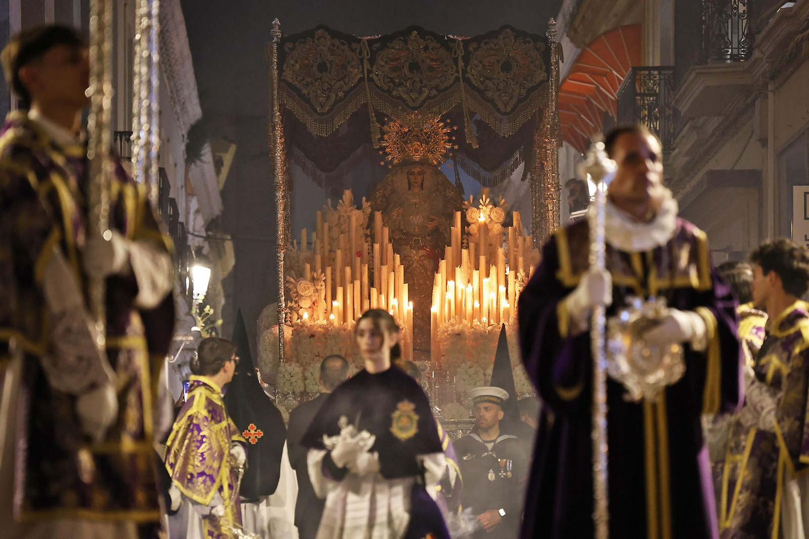 Miércoles Santo: La Hermandad de La Esperanza por las calles de Huelva