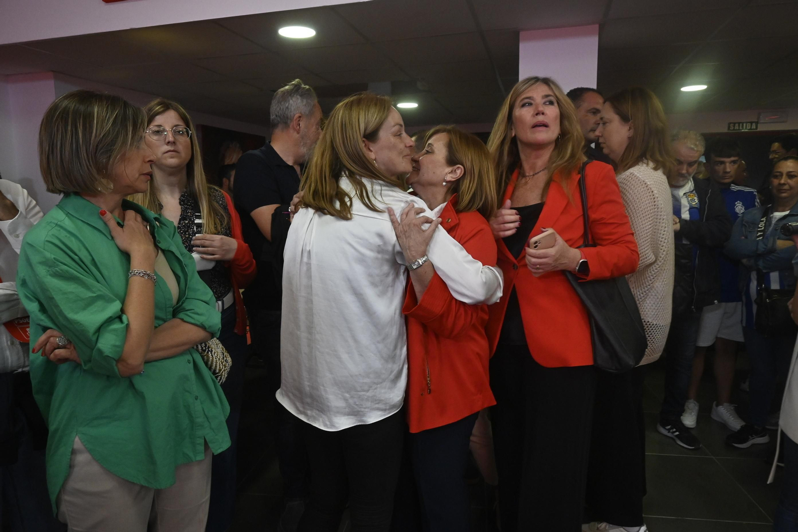 Imágenes del PSOE tras las elecciones municipales en Huelva