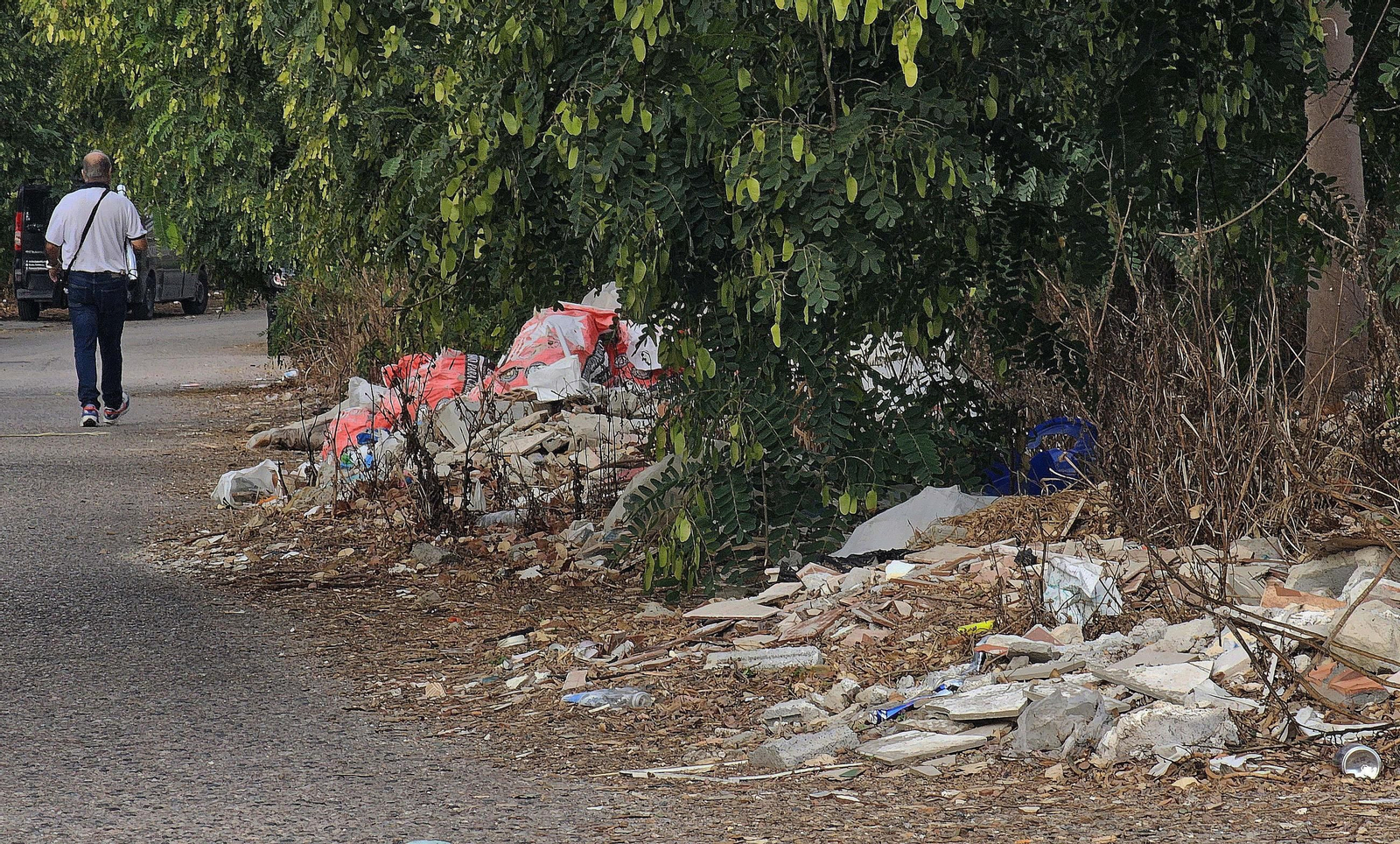 Las escombreras ilegales de Algeciras, en imágenes