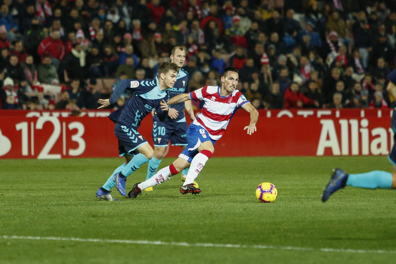 Lance del encuentro de ida disputado en el Nuevo Los Cármenes.