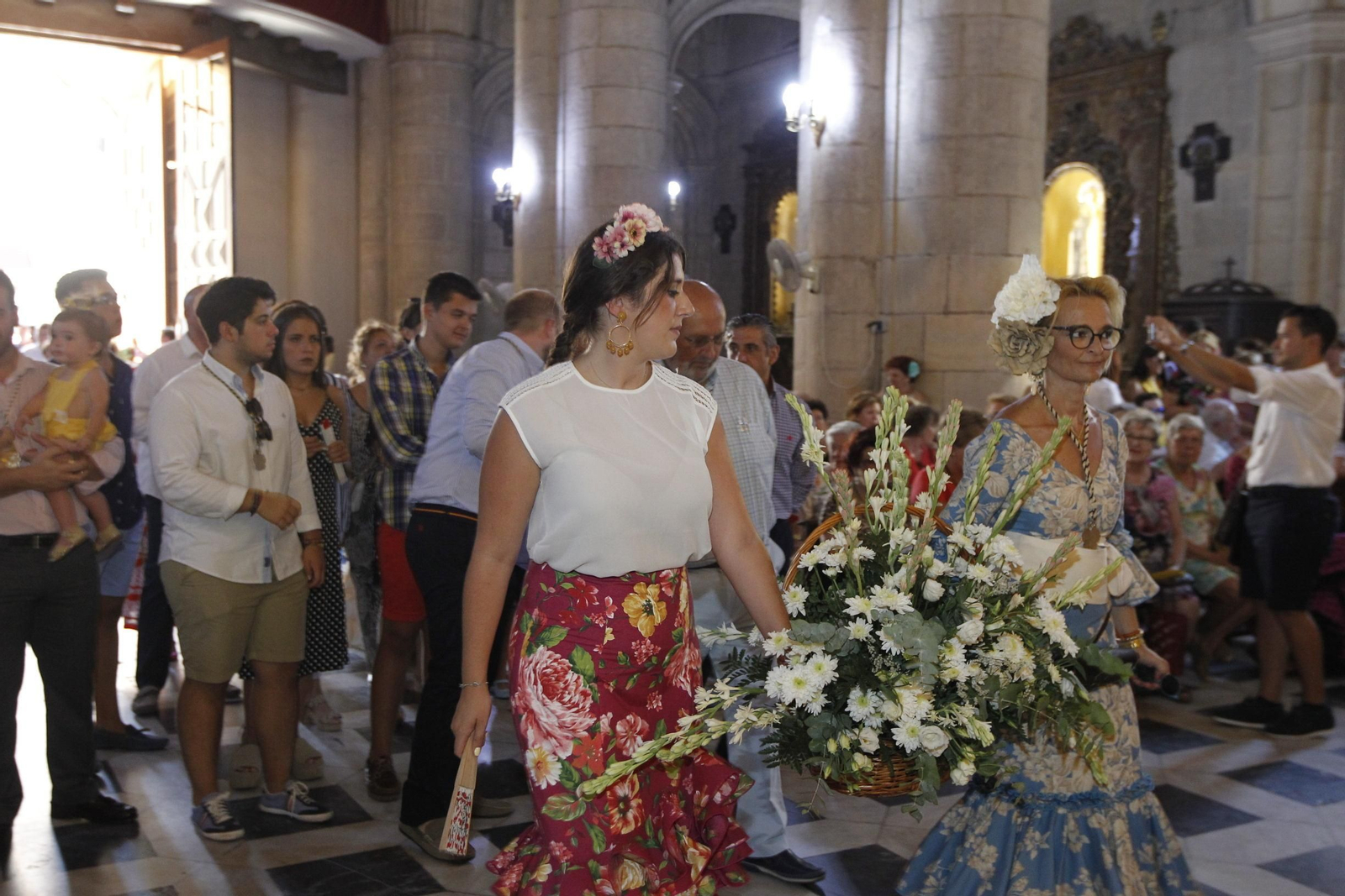 Fotogalería ofrenda floral a la Virgen del Mar. Feria de Almería 2019