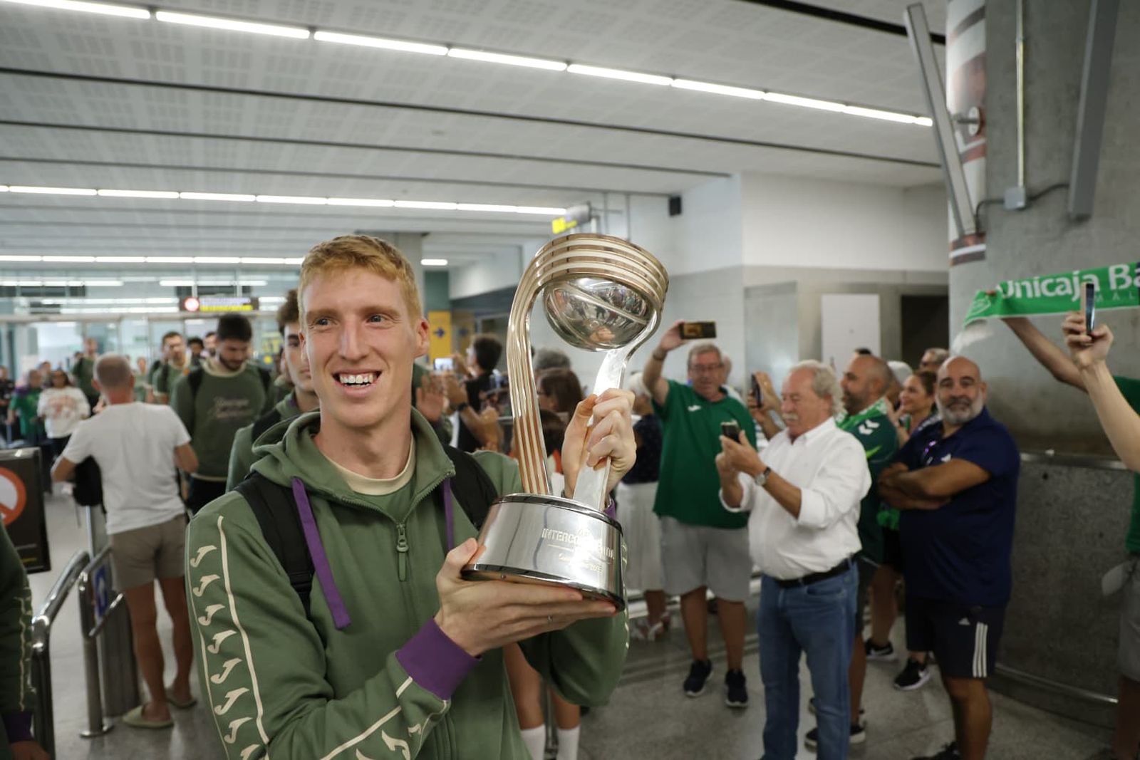 El Unicaja brinda la Copa Intercontinental con la afición