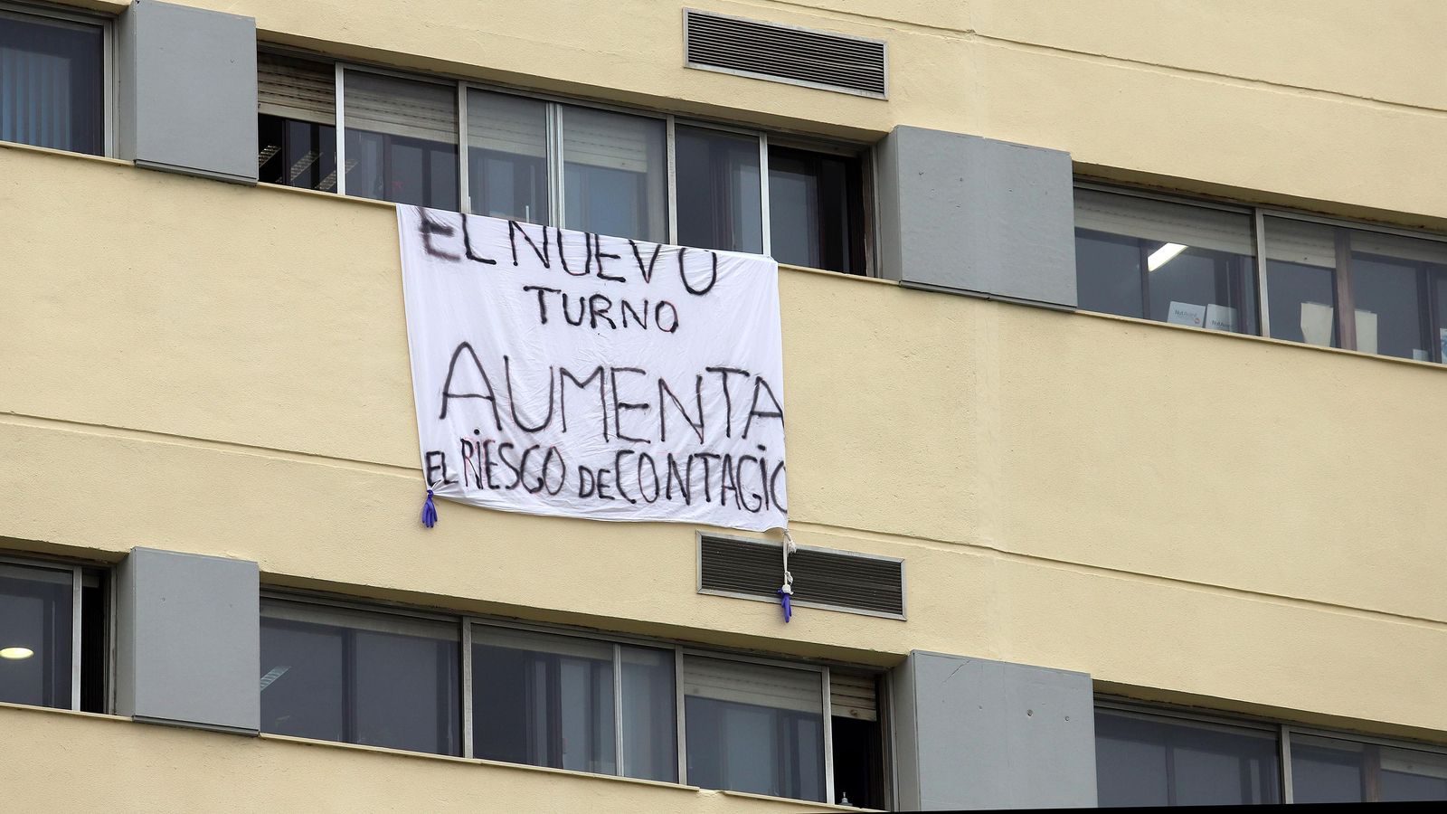 Protestas contra los turnos en el hospital Infanta Elena.