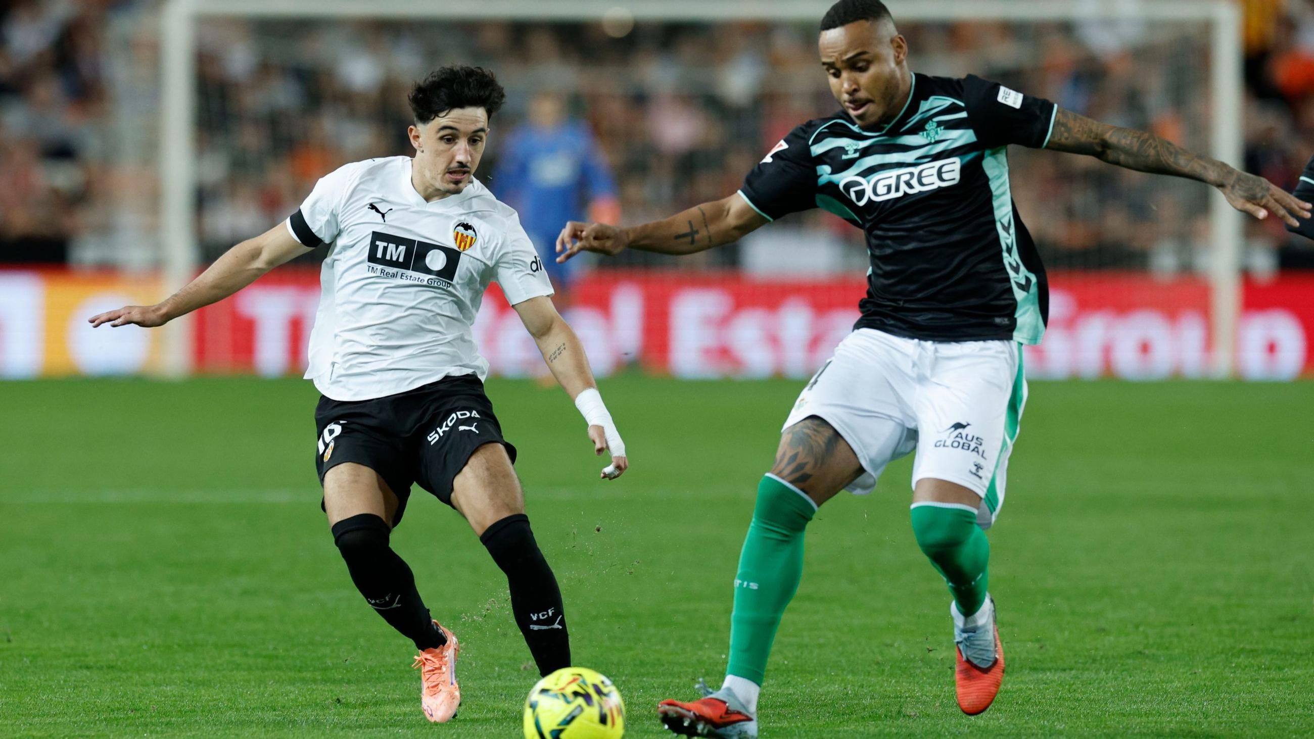 Natan, único apercibido en el Betis cara al derbi