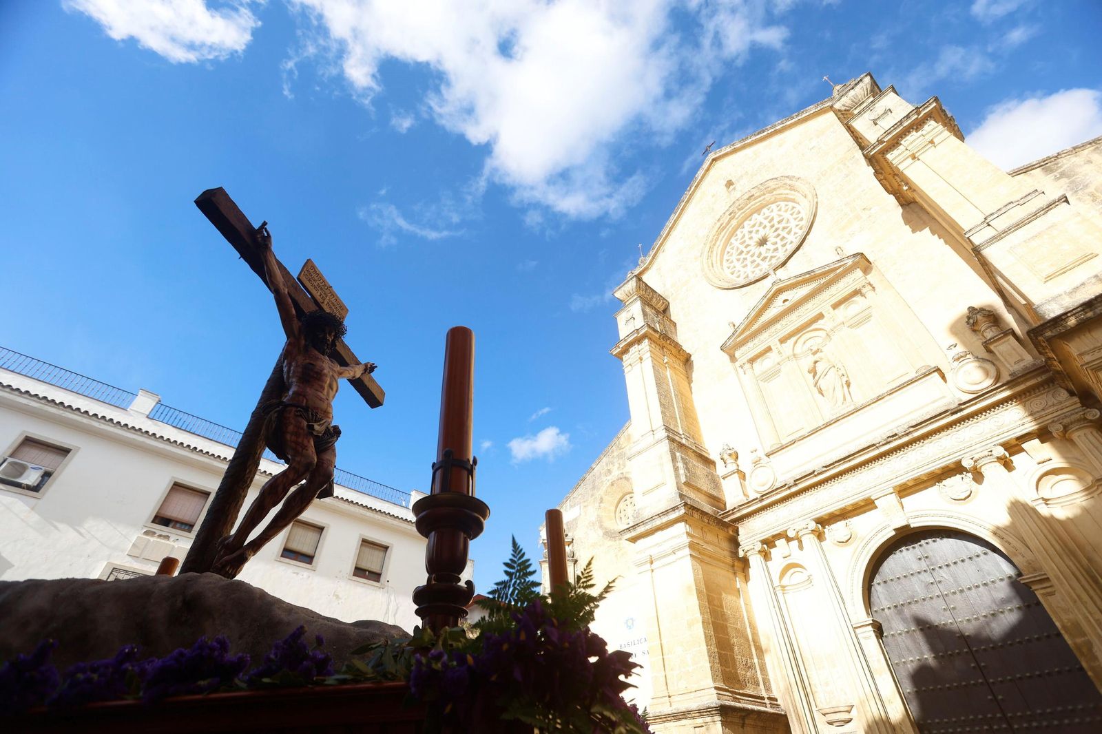 La procesión de la Universitaria en este Martes Santo de Córdoba, en imágenes