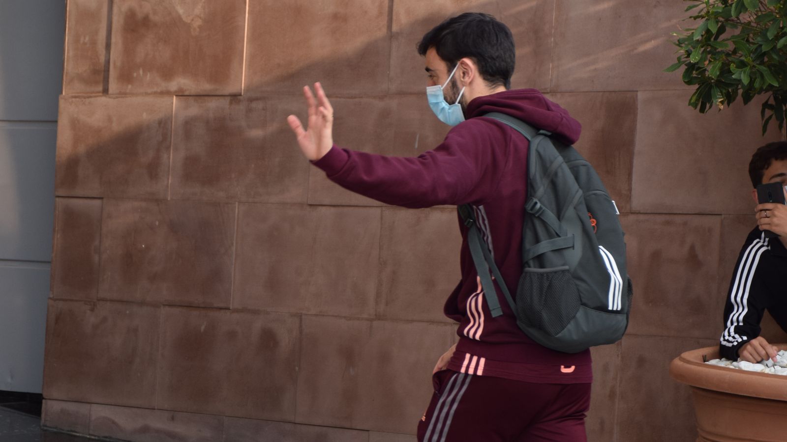 Fotos: así ha sido la llegada del Manchester United a Granada