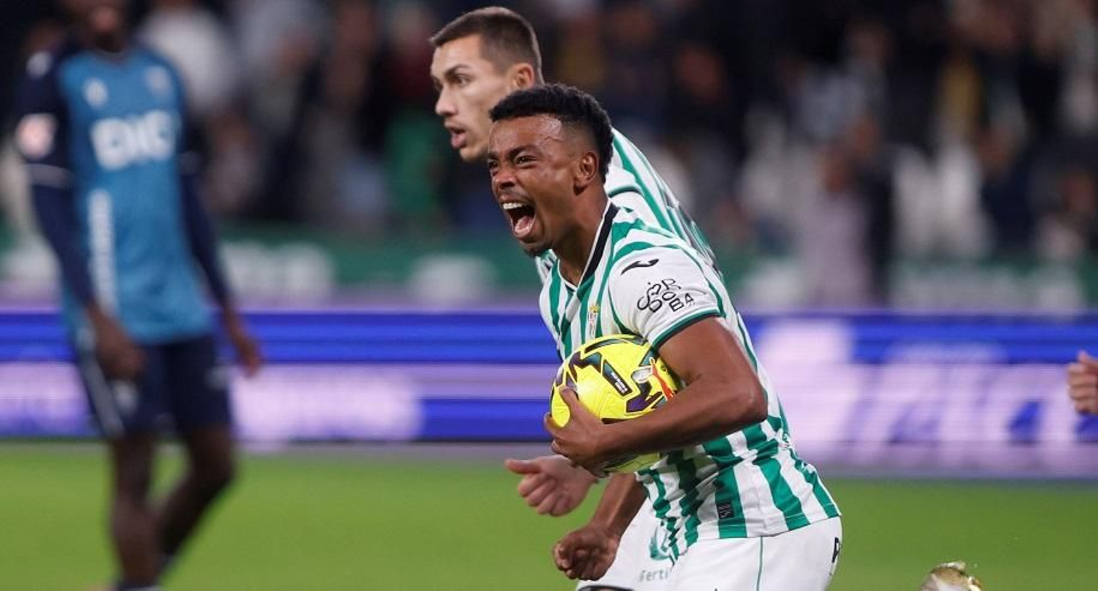 Dalisson celebra un gol en El Arcángel junto a Adri Fuentes.