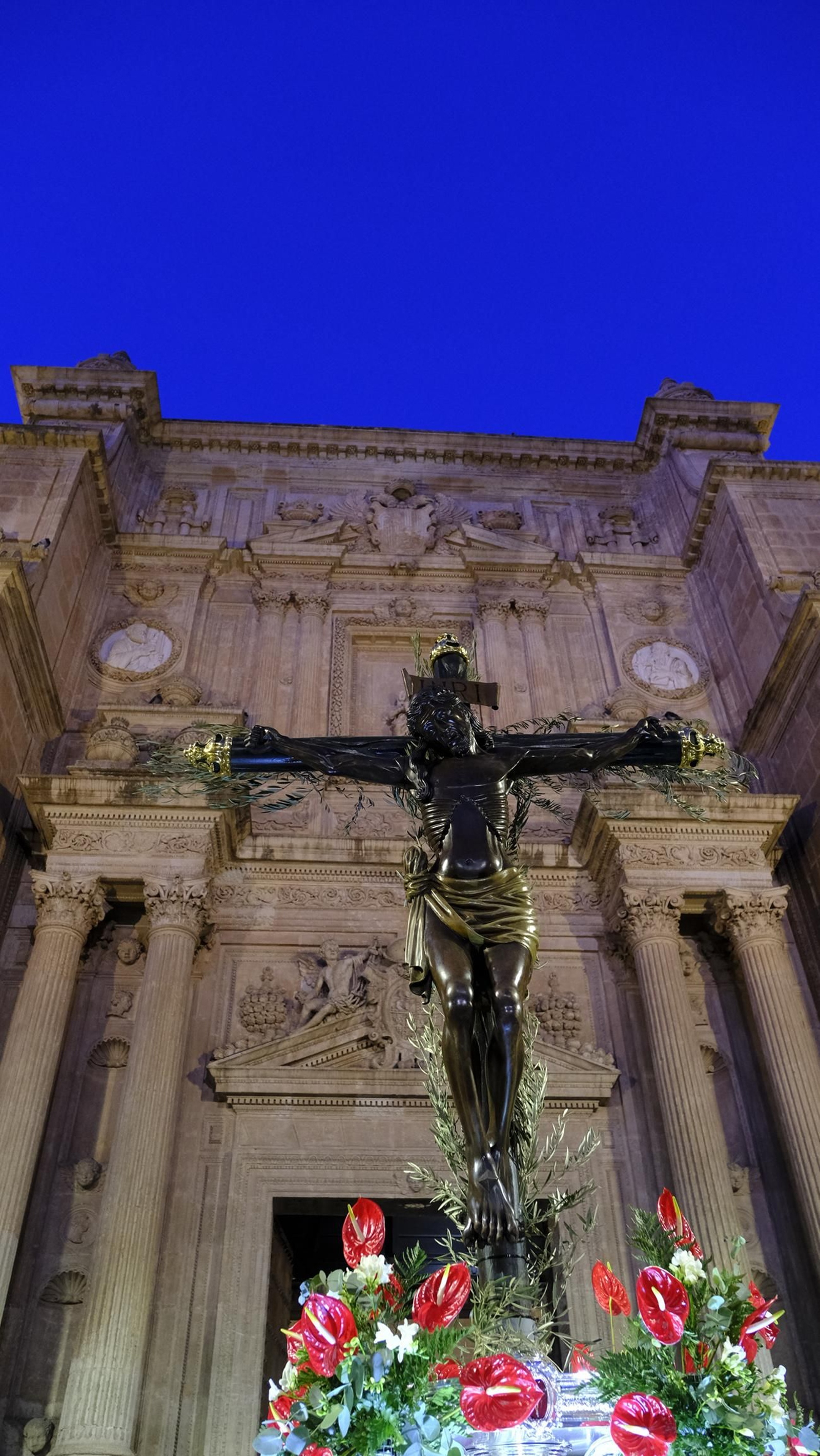 Procesión del Vía Crucis-Cristo de la Escucha en Almería, en imágenes