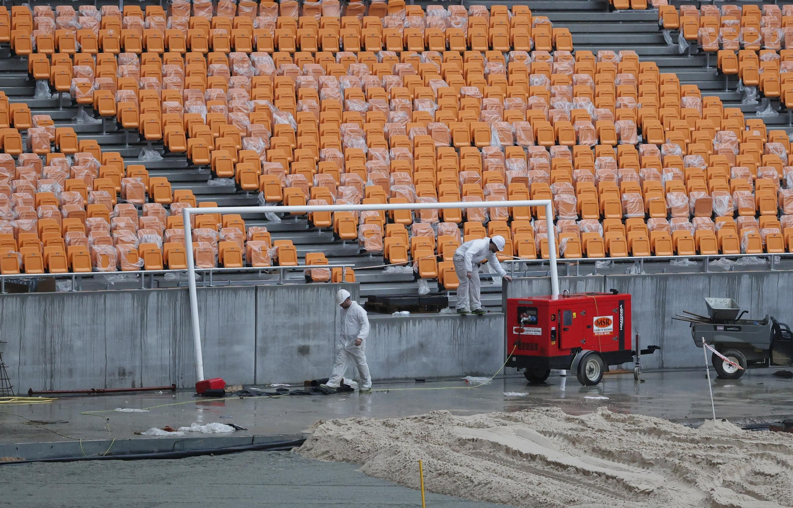 Las imágenes del estado de las obras en el Estadio de la Cartuja a falta de tres semanas para la final