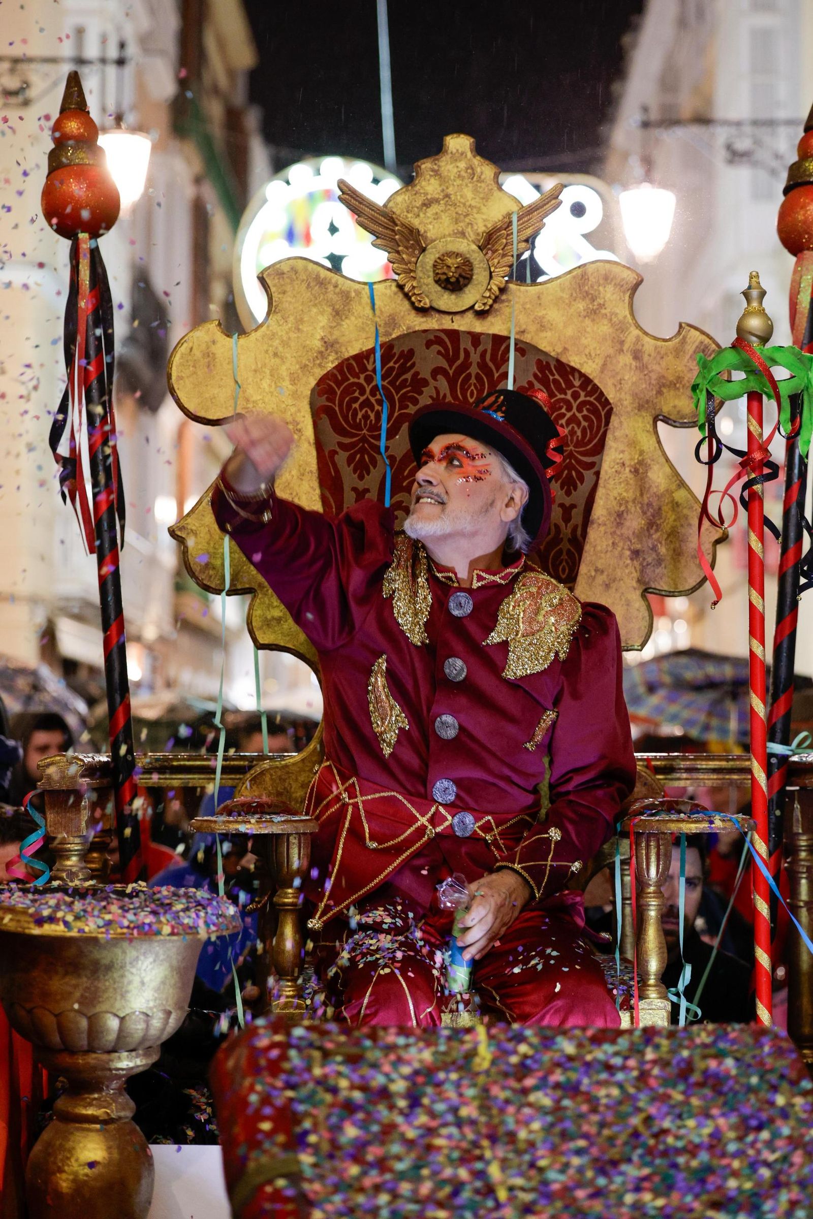 Búscate entre las mejores imágenes de la quema del dios Momo