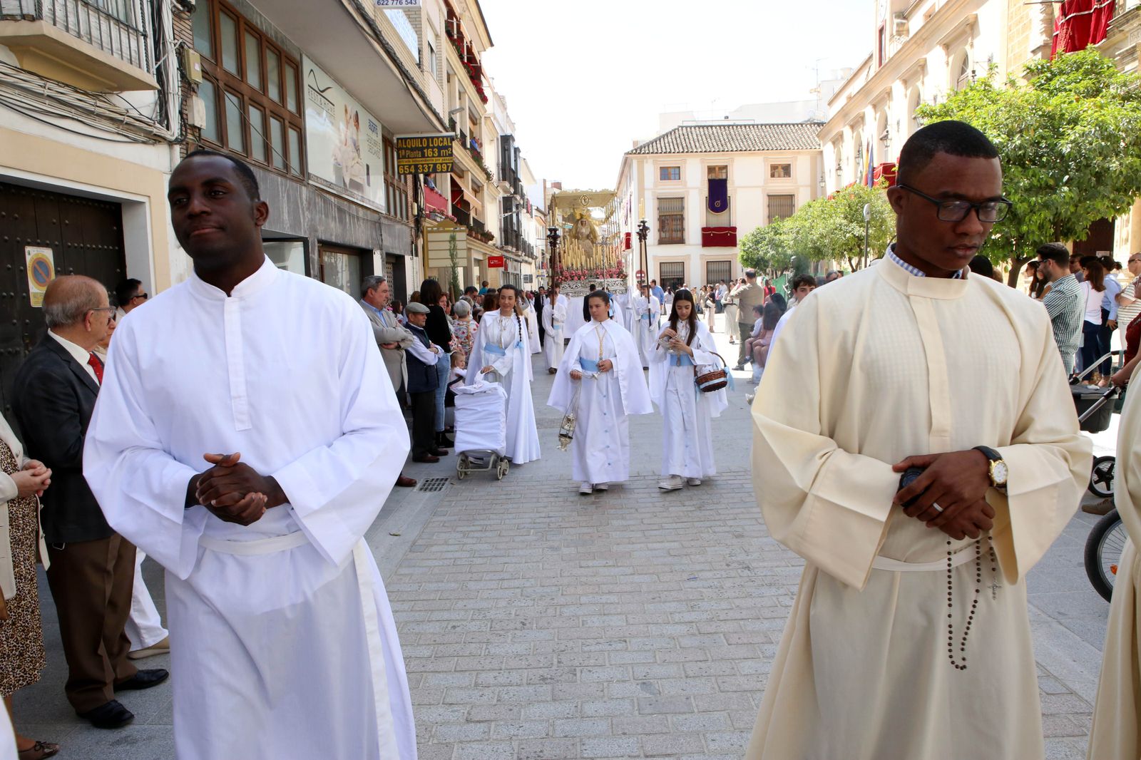 La procesión del Resucitado de Montilla y la Virgen de la Paz, en imágenes