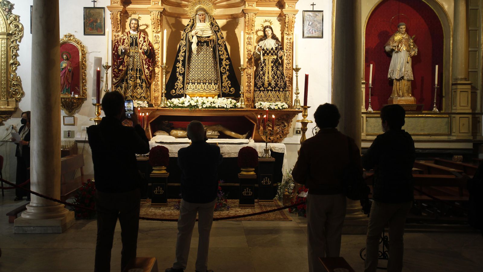 Los titulares del Santo Entierro en San Gregorio.