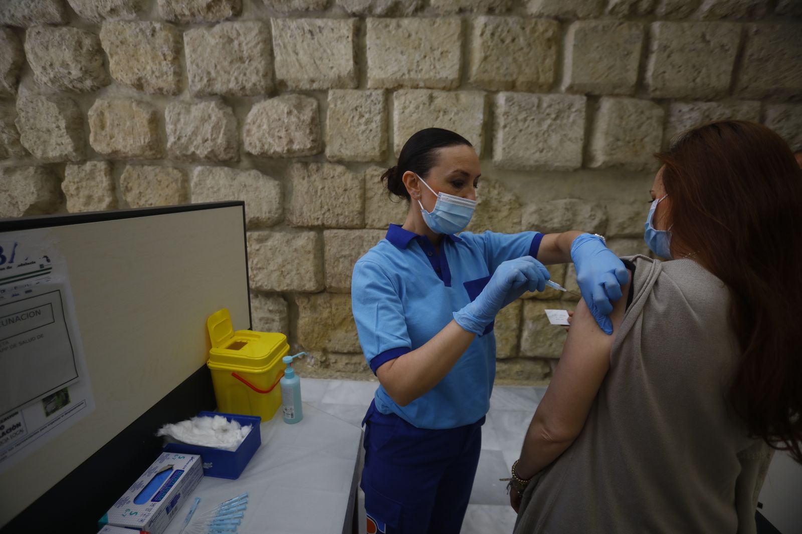 La vacunación contra el coronavirus en el Ayuntamiento de Córdoba, en imágenes