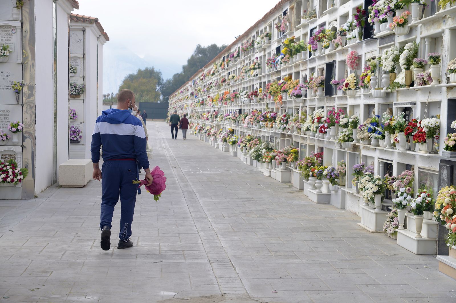 Fotos del cementario de La Línea en el día de los  difuntos