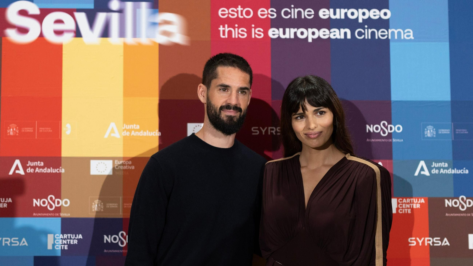 Isco y su mujer, Sara Sálamo, durante la presentación del documental 'En silencio'.