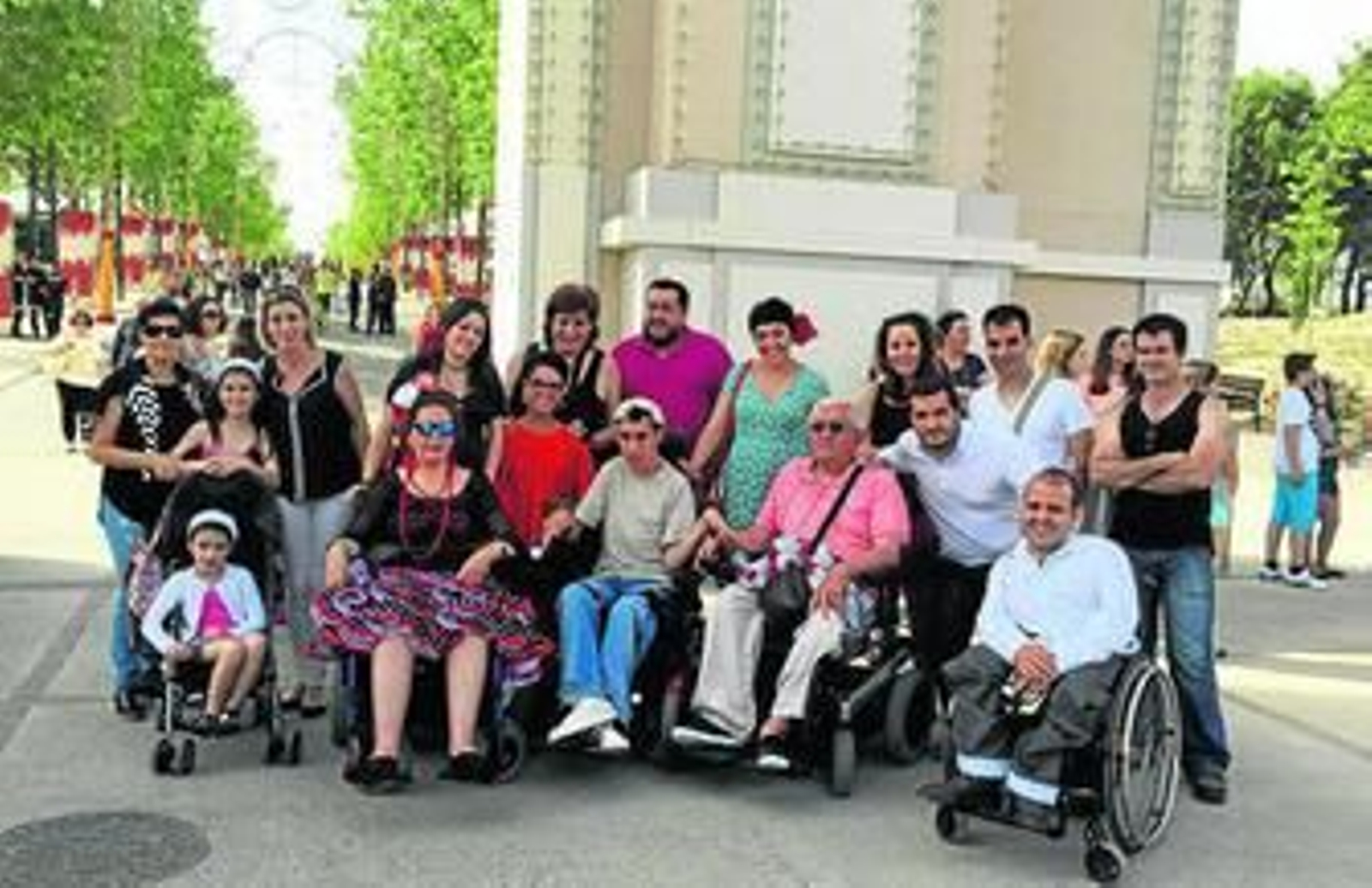 Una veintena de personas participó en este paseo que pone nota a las infraestucturas.