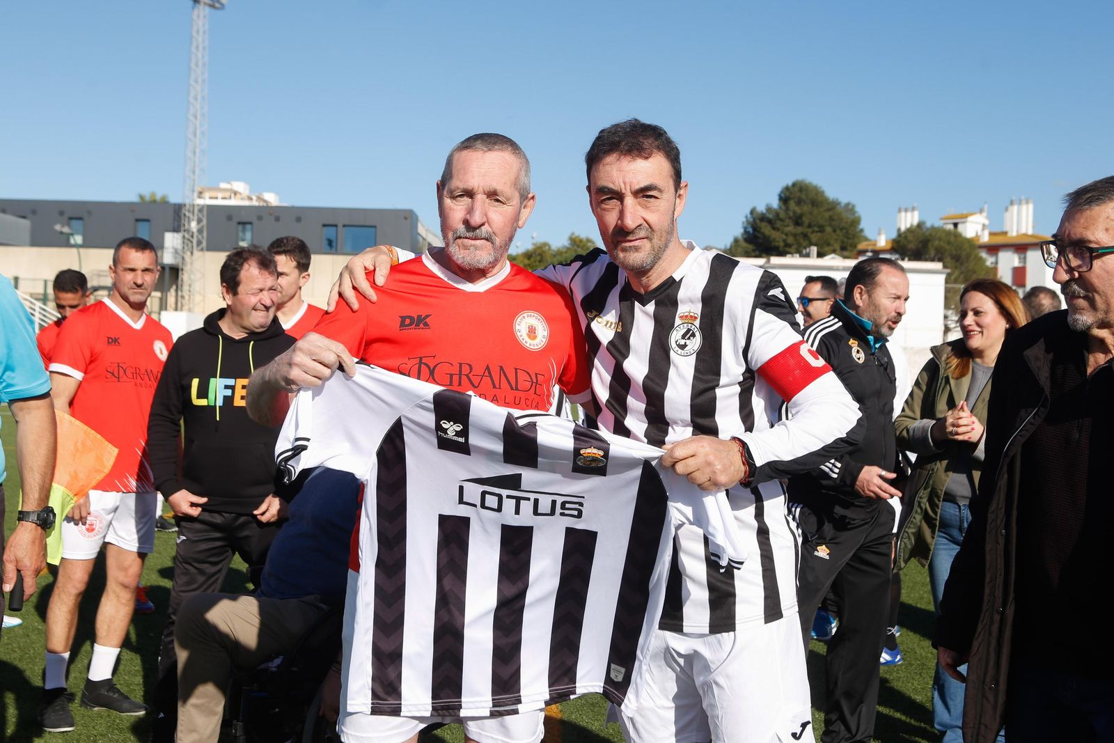 Las fotos del homenaje al exfutbolista sanroqueño Armando Hernández