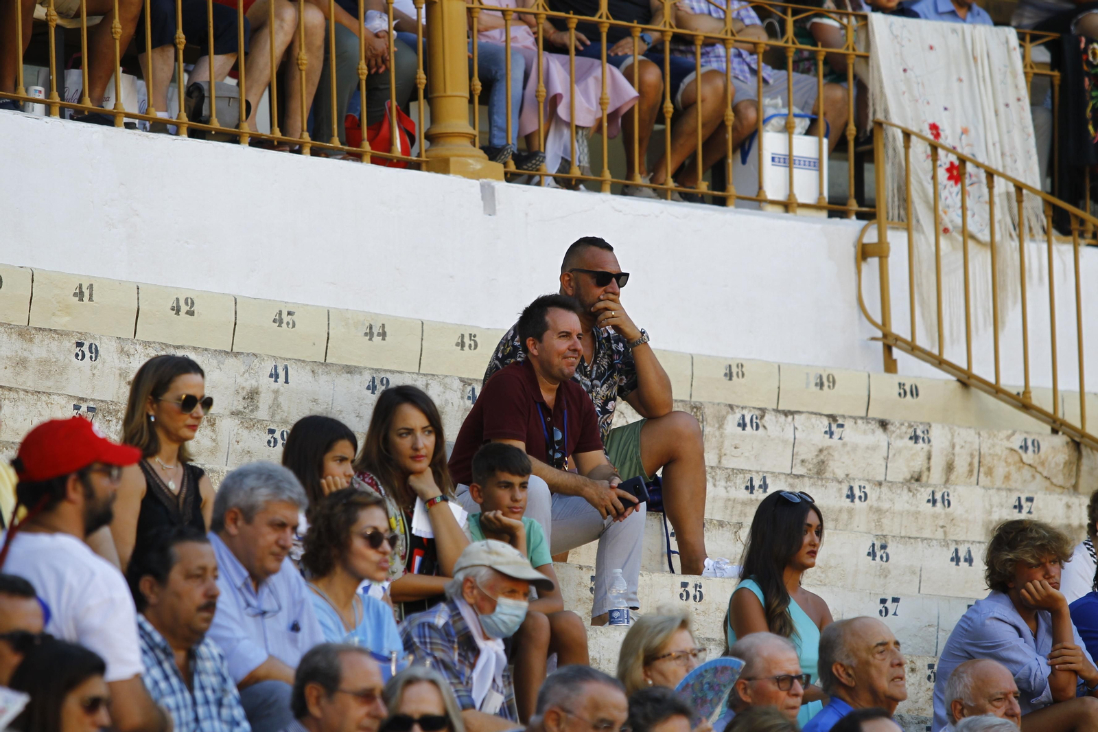 Las imágenes del ambiente del tendido en la novillada de la Feria Taurina de Almería