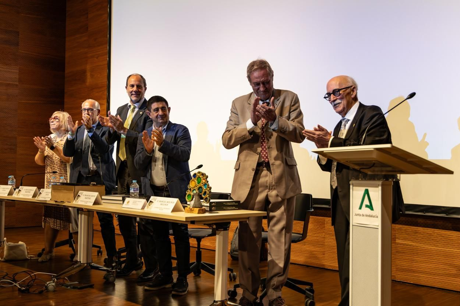 Asi ha sido el homenaje a Arturo Ruiz.