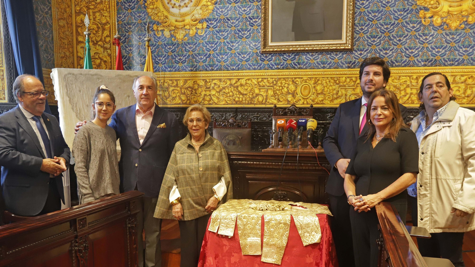 Fotos del traje donado por Miguelín a la Virgen de La Palma
