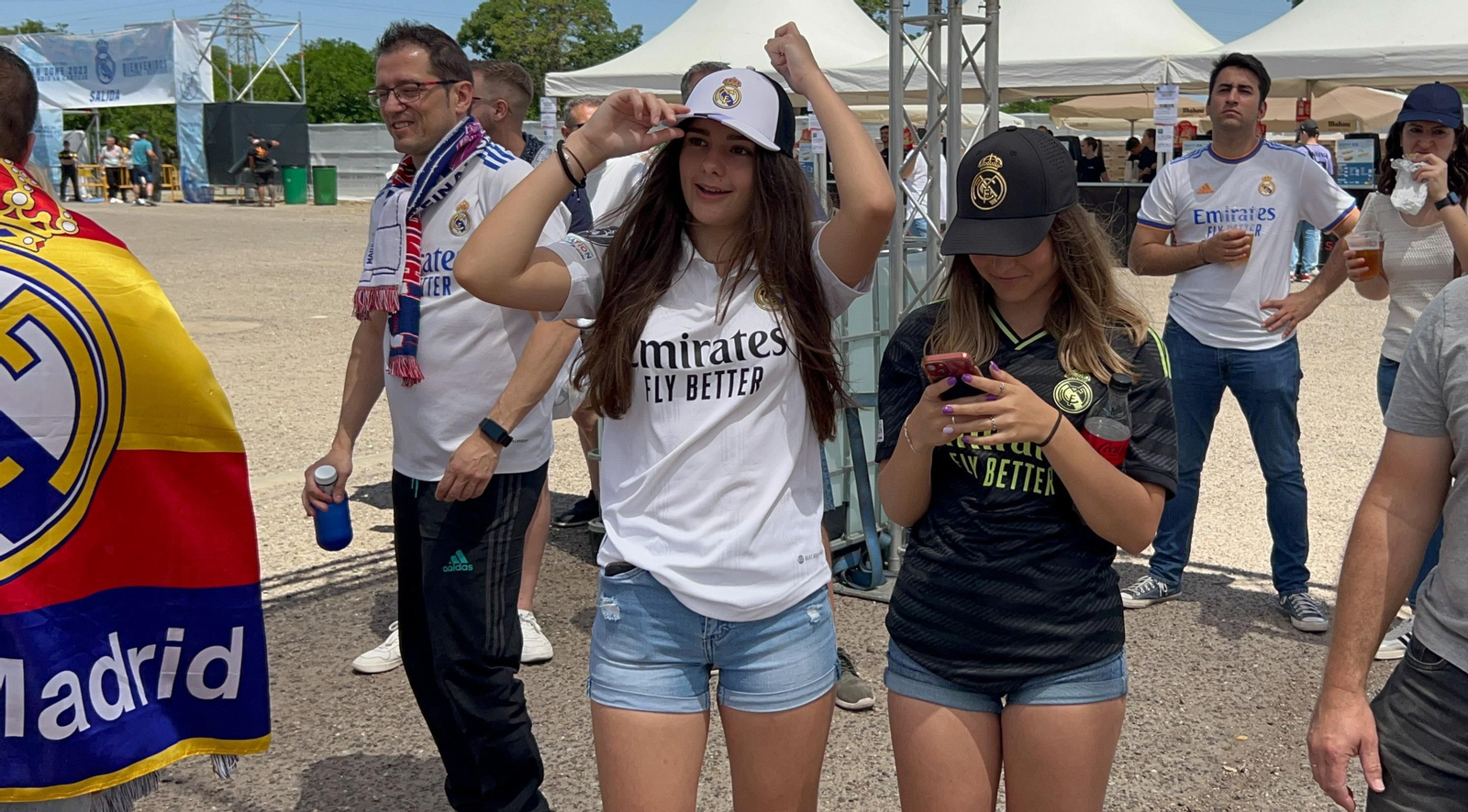 Búscate en la galería gráfica de las aficiones de Osasuna y Real Madrid en Sevilla