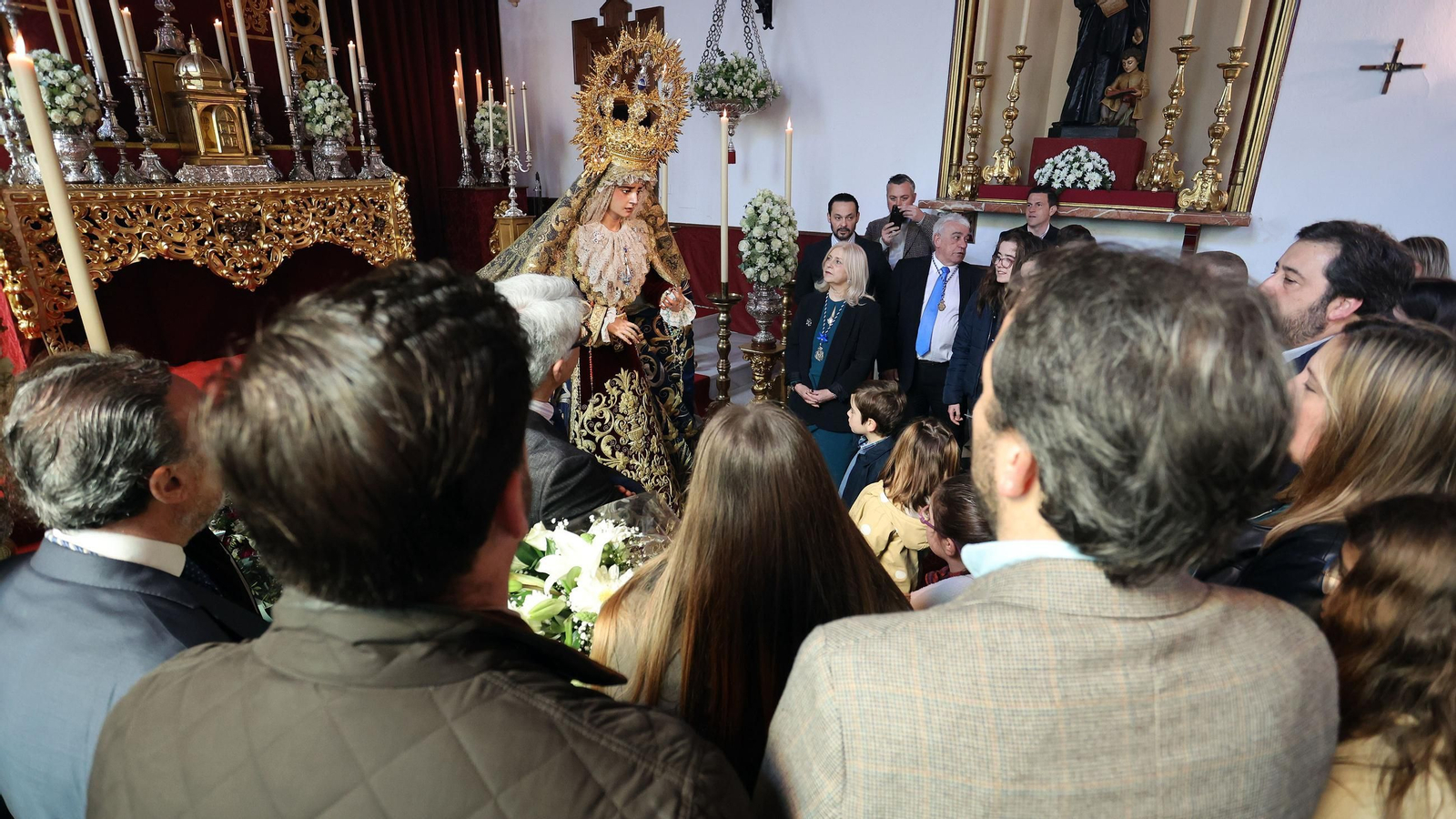 Imágenes de los besamanos y besapies del tercer domingo de cuaresma en Jerez