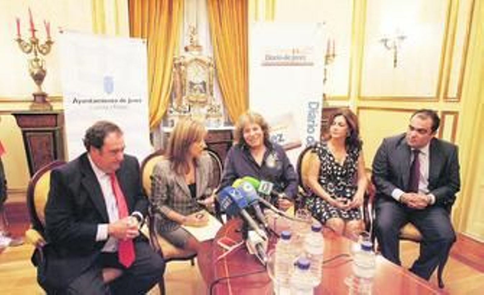 Valiente, Sánchez, Mercé, Barroso y Fernández, ayer en el Palacio del Tiempo, durante la presentación del espectáculo.