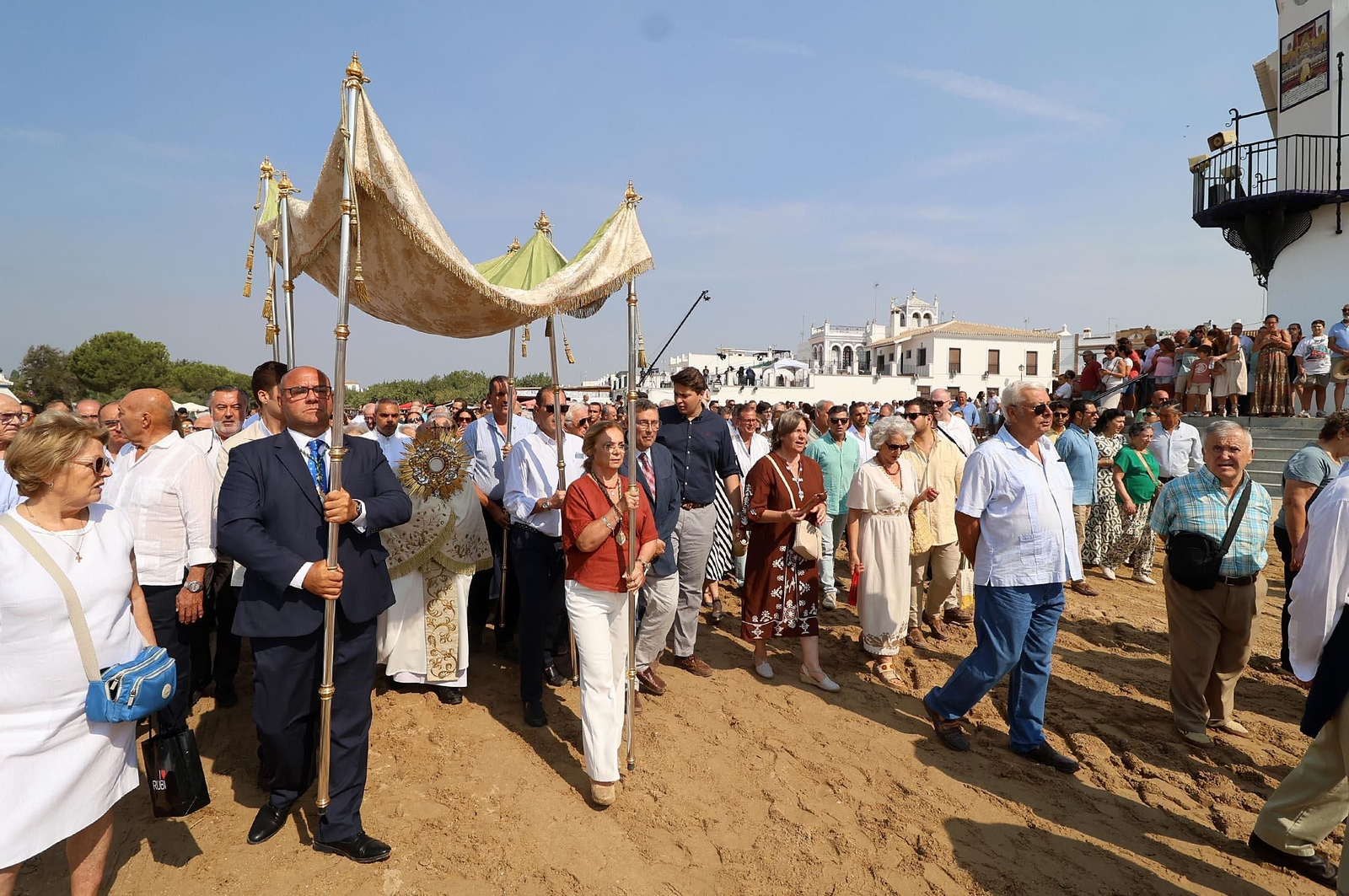 Rocío Chico 2025: Solemne Función Votiva y Procesión Eucarística, con el Santísimo bajo palio por el entorno del Santuario