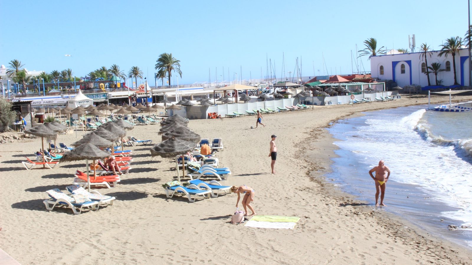 Vista de la playa El Faro, en Marbella.