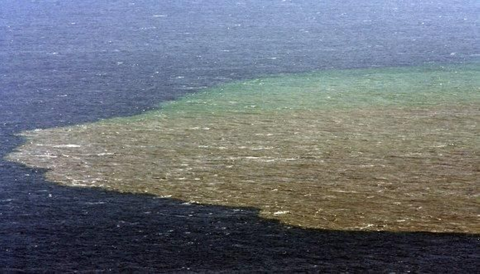 El fuerte olor a azufre retrasa el regreso de los vecinos a La Restinga